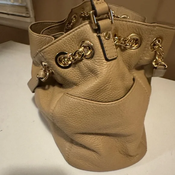 Michael Kors Tan Leather Shoulder Bag with Gold Hardware - Picture 6 of 6